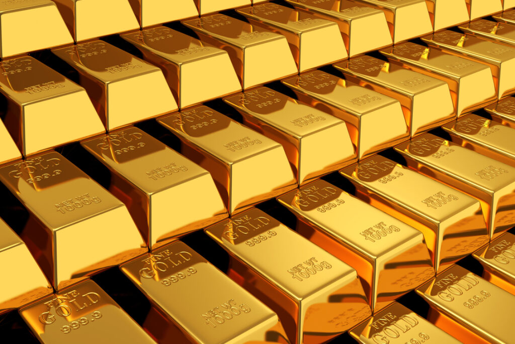 Investors flock to gold as global stock markets plunge
