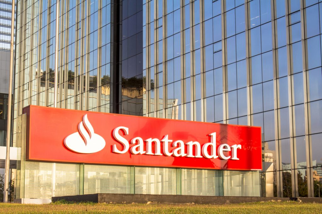 Last chance: Free railcard for 'younger' Santander current account newbies