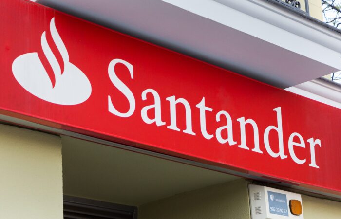 Santander launches £100,000 Christmas prize draw