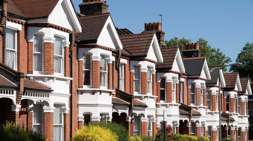 Average UK house prices rise for fifth month running