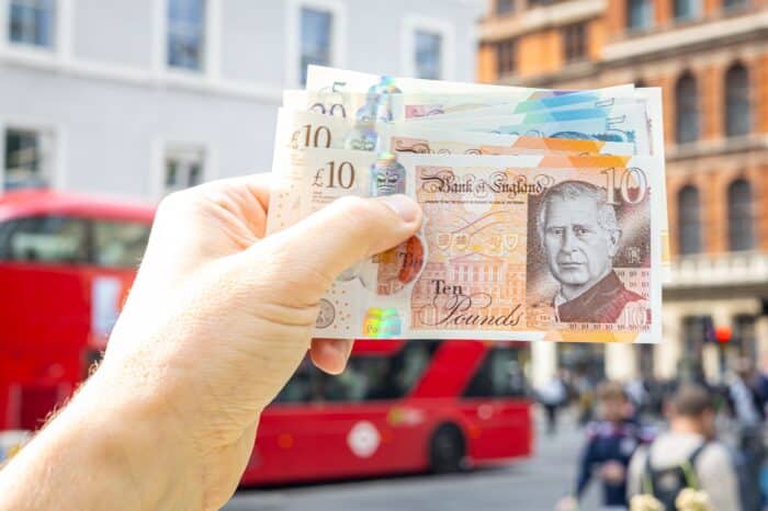 Number of people mainly using cash rises amid contactless trend