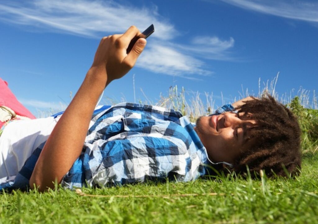 Smaller mobile firms outperforming phone giants
